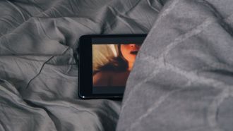 5 misverstanden over het kijken van porno binnen een relatie