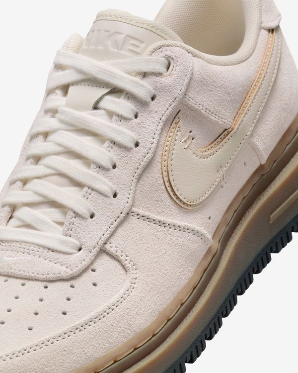Nike Air Force 1 LX orewood sneakers met korting in sale
