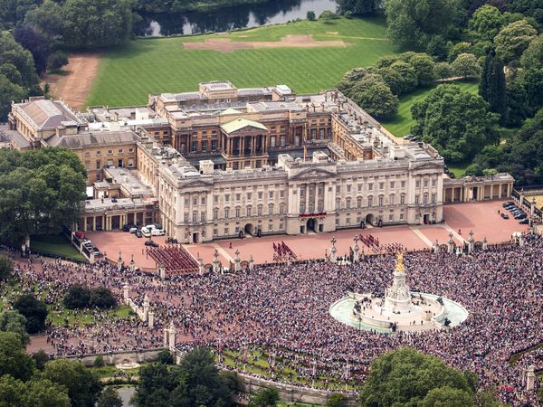 Buckingham-palace-vastgoed-queen-king-charles