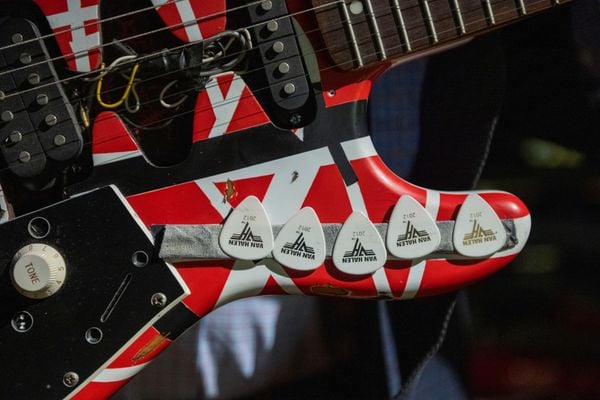 investeren in gitaren fender gibson hoger rendement dan aandelen frankenstat eddie van halen