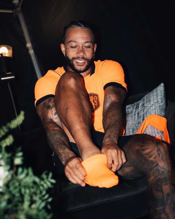 Nieuw oranje shirt nederlands elftal wk 2026 5 procent modaal salaris memphis depay