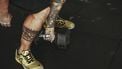 Deze dumbbell-workout traint thuis in 12 minuten je hele lichaam