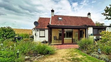 Funda-parel van €195.000 ligt vrijstaand aan zee in Natura 2000