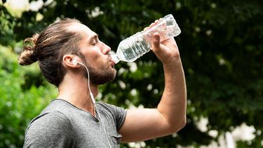 Dit is de beste sportdrank en het is geen koffie of pre-workout