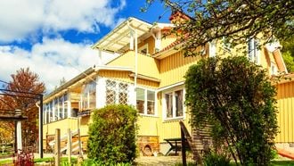Deze villa kost minder dan een ton in een bruisend Zweeds dorp