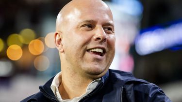 Zo lang moet Arne Slot werken om z'n boete van de FA te betalen