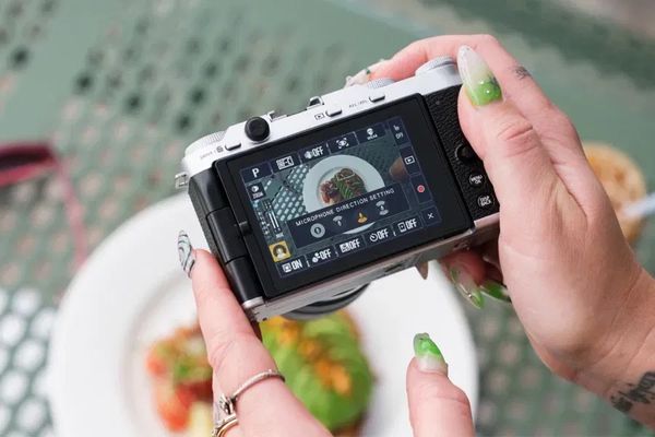 FUJIFILM CAMERA SMARTPHONE XM 5