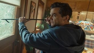 Netflix scoort mondiale nummer 1-hit met Narcos-ster in gedrocht