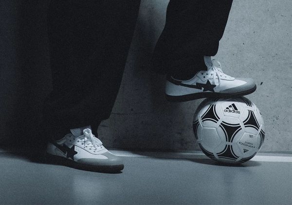 adidas samba bape nieuwe hype sneakers wit a bathing ape voetbal wk 2026