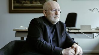 Frans Timmermans heeft een nieuwe baan en hij vraagt €0 salaris
