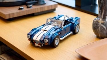 Nieuwe LEGO Shelby Cobra kost 20.000 keer minder dan de echte