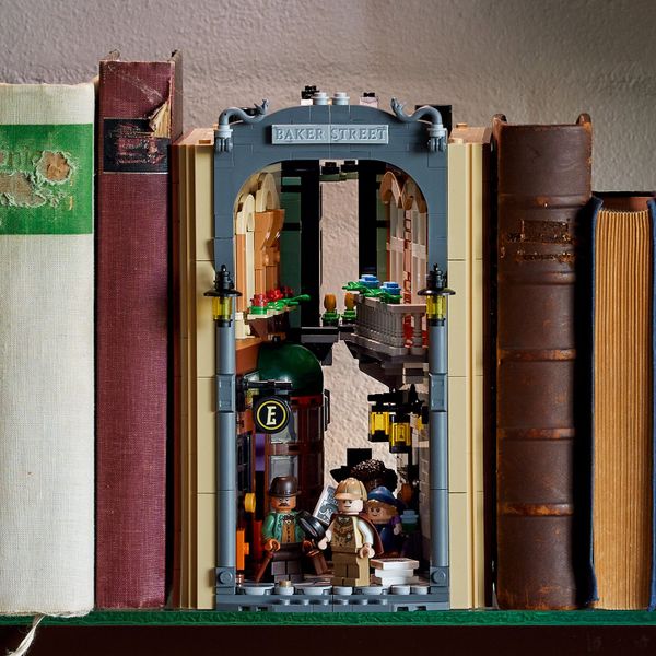 LEGO 10351 Sherlock Holmes- Book Nook