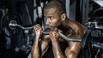 Zo kilo kun je bicep-curlen op basis van je lichaamsgewicht