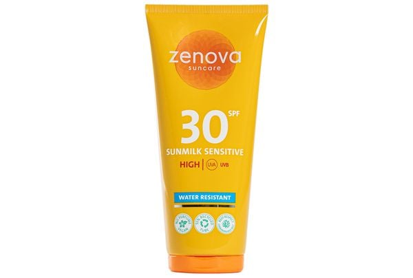 Zenova Suncare Sunmilk Sensitive action consumentenbond goedkope zonnebrand goed