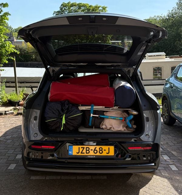 zeekr-7x-privilege-2026-interieur-stoelen-panoramadak kofferbak ruimte