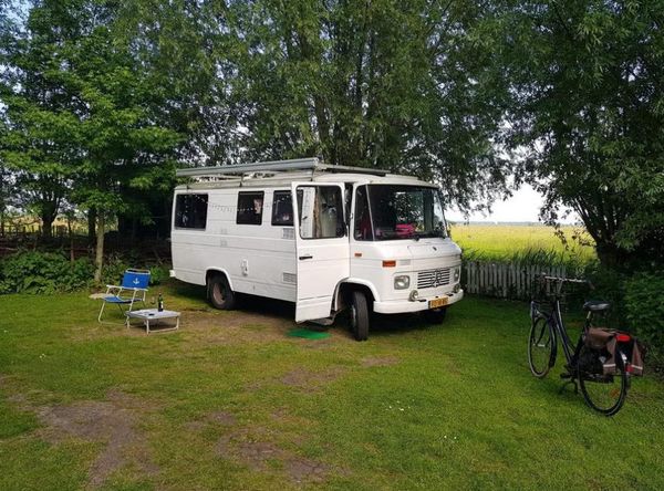 Mercedes 508D uit 1974 betaalbare camper voor 14500 euro zonder wegenbelasting