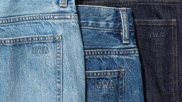Uniqlo dropt perfecte straight jeans à €49 in collab met Dior-director