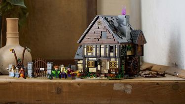 LEGO Ideas 21341 Disney Hocus Pocus: The Sanderson Sisters’ Cottage