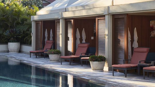 white lotus, hotel, filmlocatie, amenities, pool cabana