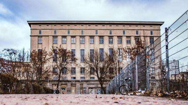 berghain hoe kom je binnen deurbeleid berlijn technoclub