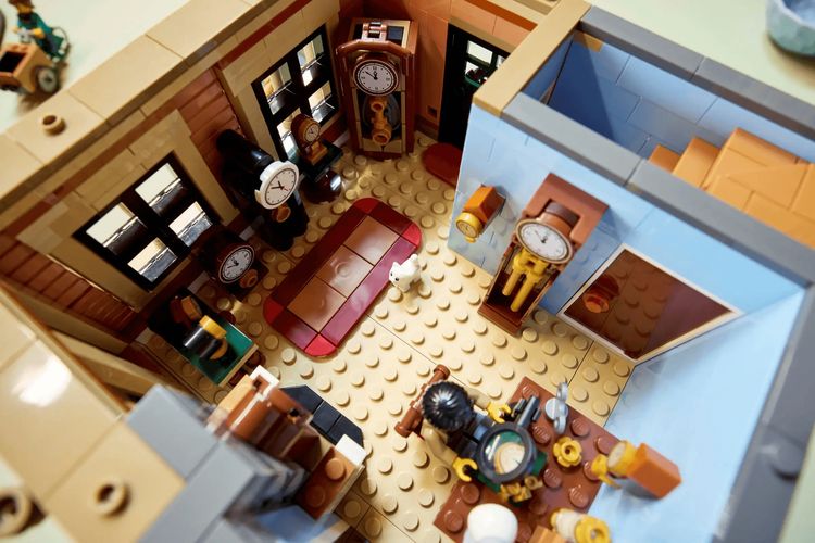LEGO Icons 10350 Tudor Corner3 33