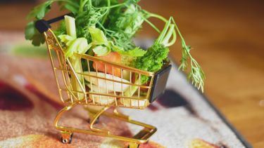 Deflatie in de supermarkt zoveel minder kosten boodschappen nu