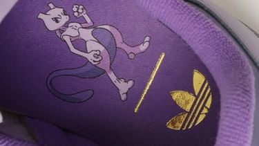 Adidas dropt Samba x Pokémon à €130 in Mewtwo-colorway