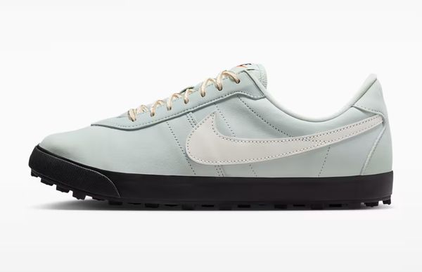 nike astrograbber IH2341-001 lichtblauw zwarte zool meest onderschatte sneakers 2026 129 euro