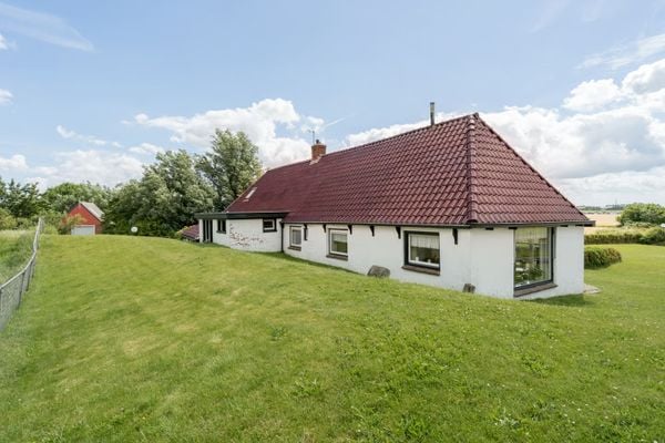 funda parel woonboerderij waddenzee iconische ligging holwerd ameland 375000 euro natuur