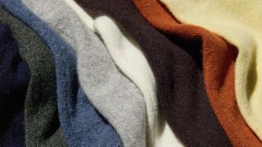 Uniqlo dropt betaalbare 100% kasjmier trui in 16 basic kleuren