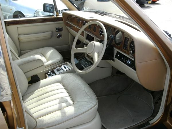 Deze Rolls-Royce is nu een goedkope occasion in goede staat stuur rechts