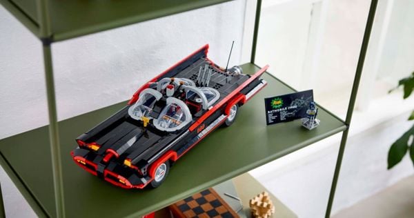 LEGO OKTOBER BATMOBILE