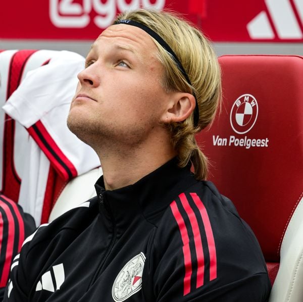 Het totale salaris van de Ajax-aankopen die Heitinga niet opstelt kasper dolber