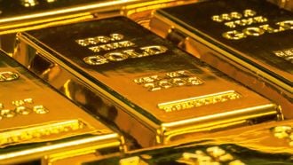 Goudprijs doorbreekt magische grens, terwijl Bitcoin worstelt