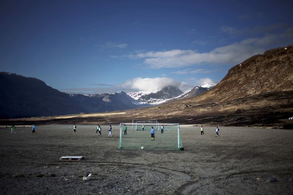 Narsaq voetbalveld groenland wil meedoen aan wk