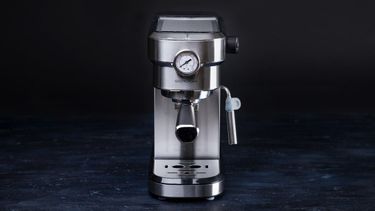 Deze piston-espressomachine met dutch design kost nu maar €149