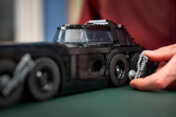 LEGO 76355 Batman Returns Batmobile 22