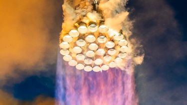 Grootste raket ooit omhoog in multiplanetaire race tegen de klok