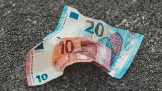 Je krijgt er in 2026 netto tóch minder bij, dit verlies je per situatie