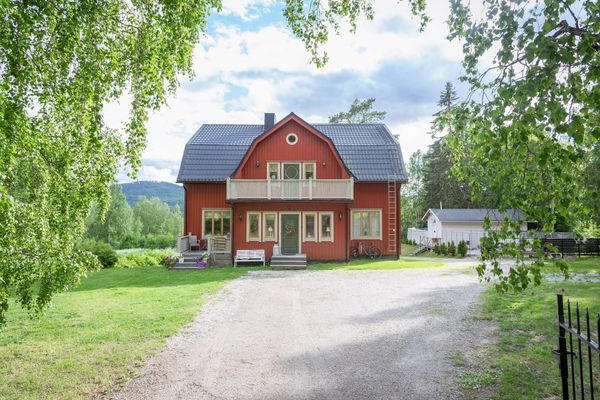huis kopen in zweden villa in sundvall te koop voor 144 duizend euro natuur wandelen oprit