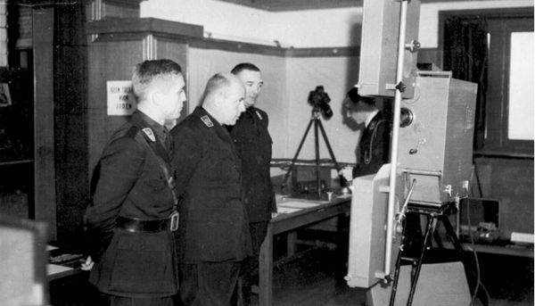 Oorlogsdocu op NPO onthult hoe Nederlands 'film-tsaar' Hitler hielp