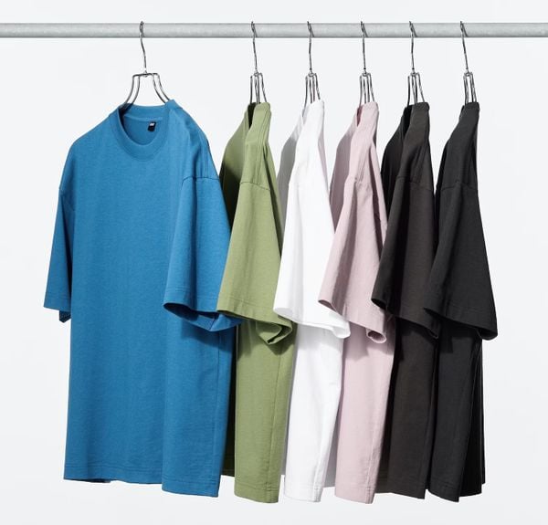 uniqlo boxy cropped t shirt blauw wit zwart 100% katoen hype 14,95 euro