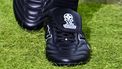 Louis Vuitton dropt voetbal-sneakers voor totaal bizarre prijs