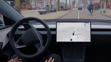 Dit kost 'zelfrijdend' Tesla-systeem, dat nu legaal is in Nederland
