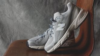 New Balance dropt dé dad-shoes à €120 in Grey Days 2026-kleur