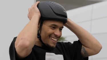 Eindelijk een stijlvolle e-bike helm die past: tijd voor de helmplicht