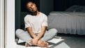 5 stretches in de avond voor 111 minuten extra slaap in de nacht