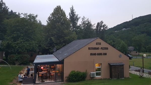 vakantiepark zuid frankrijk te koop 443500 euro 20 chalets zwembad restaurant bar natuur glamping