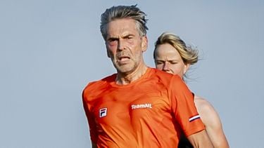 Halve marathon-tijd Dick Schoof blijkt bizar goed, vooral qua leeftijd