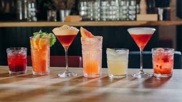 Zo lang moet je per cocktail zwemmen om de kcal te verbranden